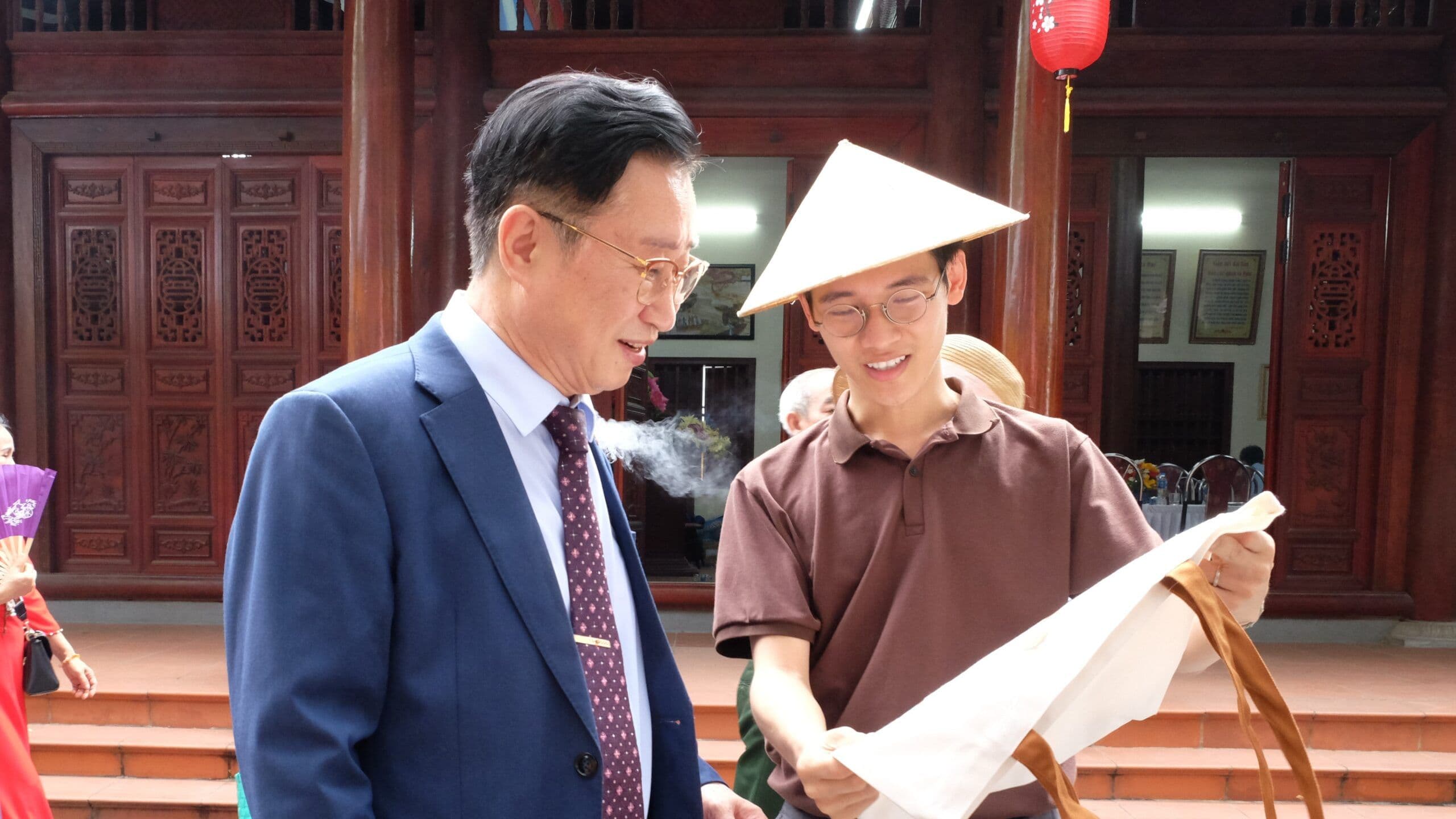 Gặp Gỡ Bác Lý Xương Căn – Hậu Duệ Đời Thứ 31 Của Vua Lý Thái Tổ